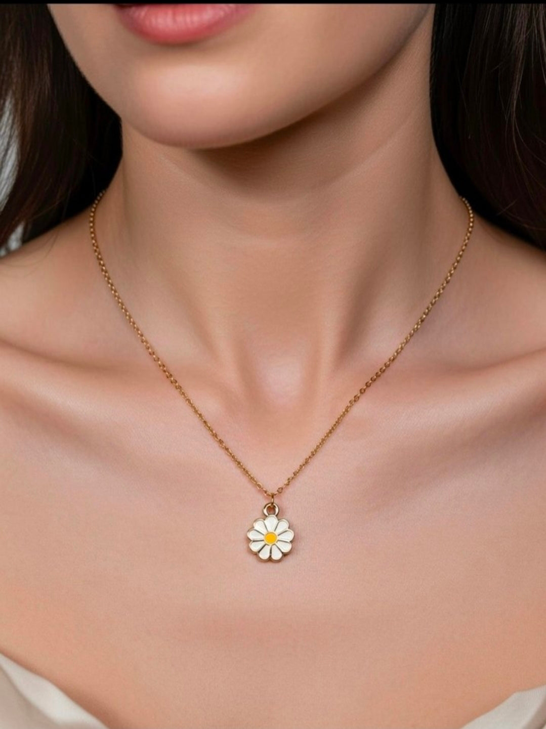 Dişil | Bahar Esintisi: Minimalist Gold Papatya Kolye